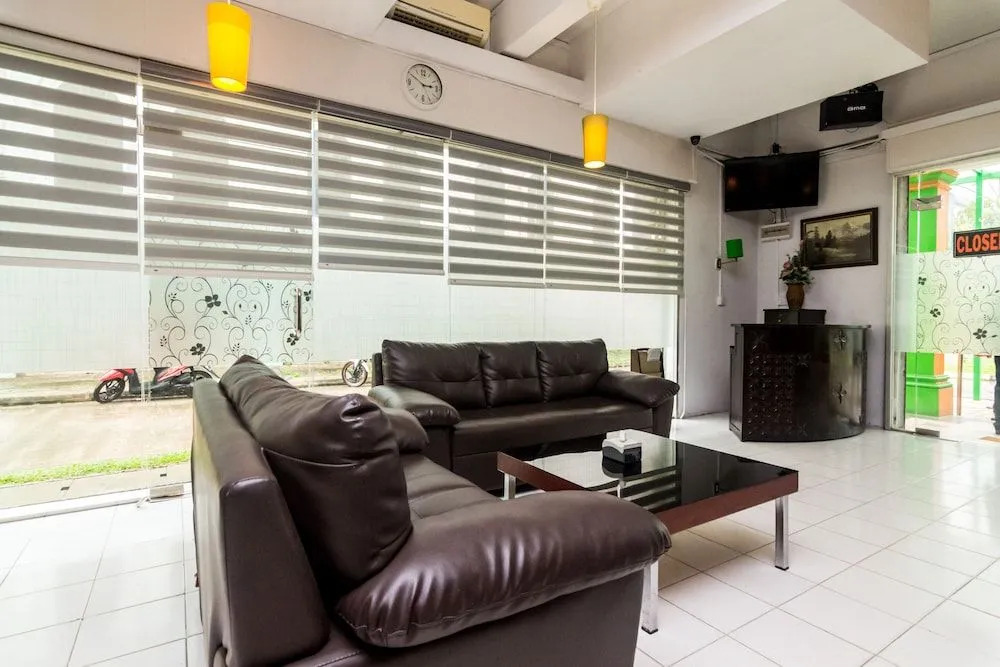 OYO 1771 Zeke Hotel
