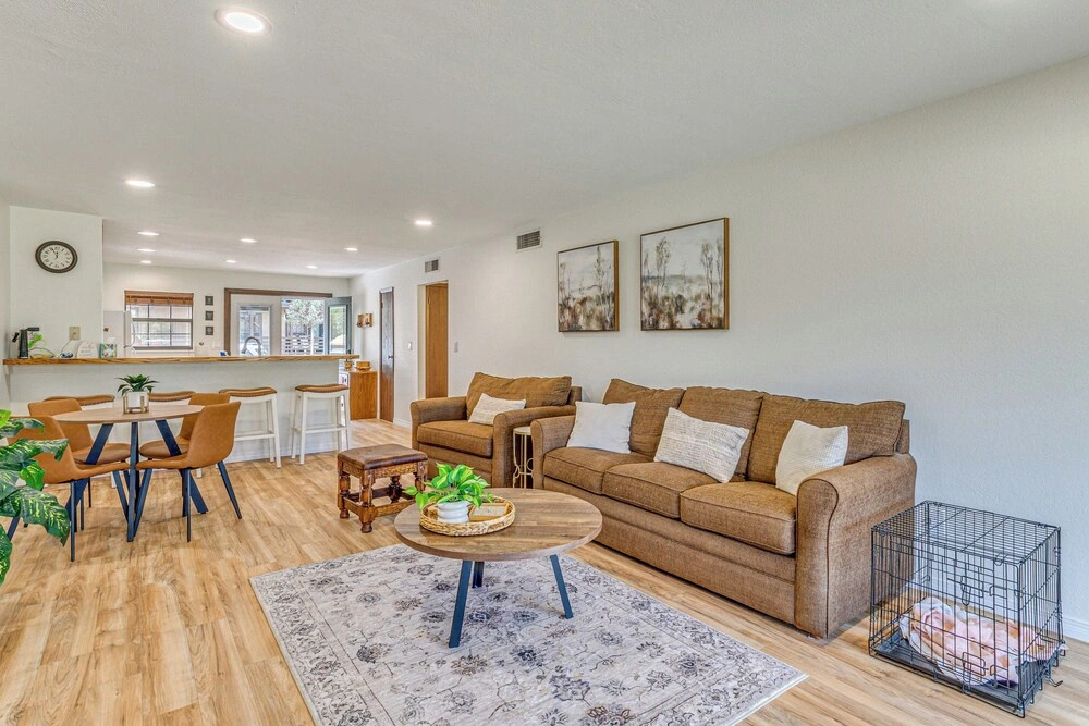 < 2 Mi to Grindstone Lake & Trails! Mtn-view Condo