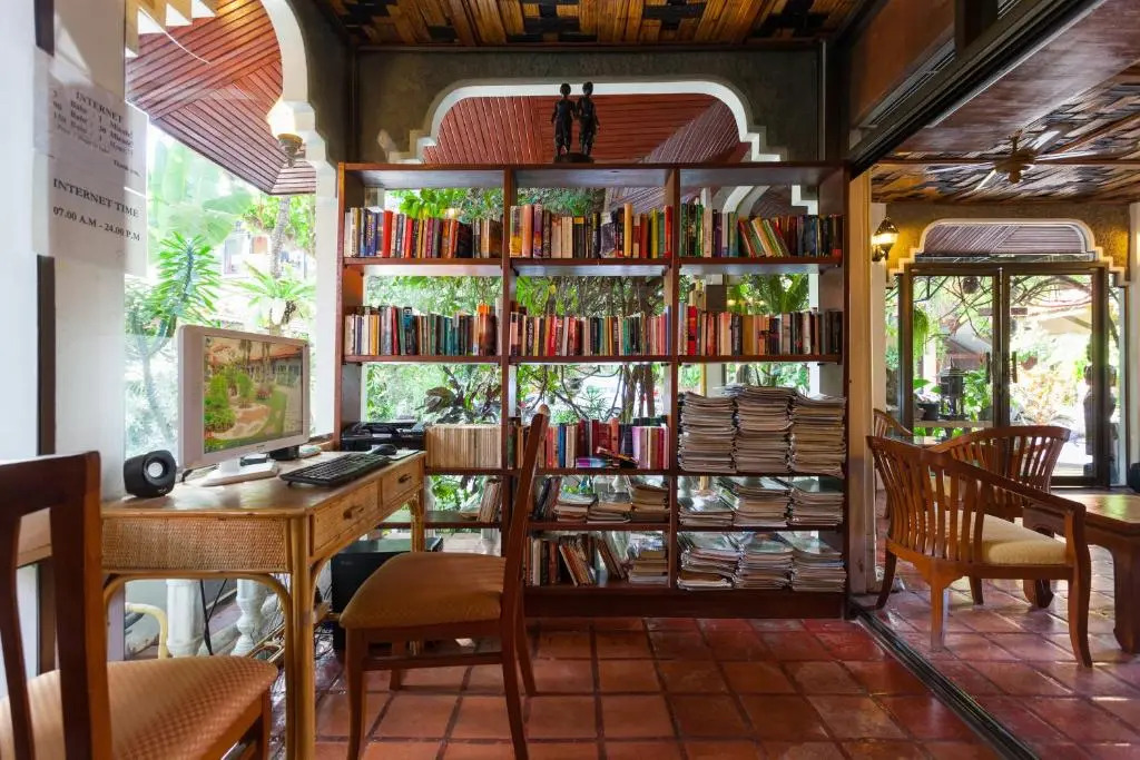 Tropica Bungalow Beach Hotel