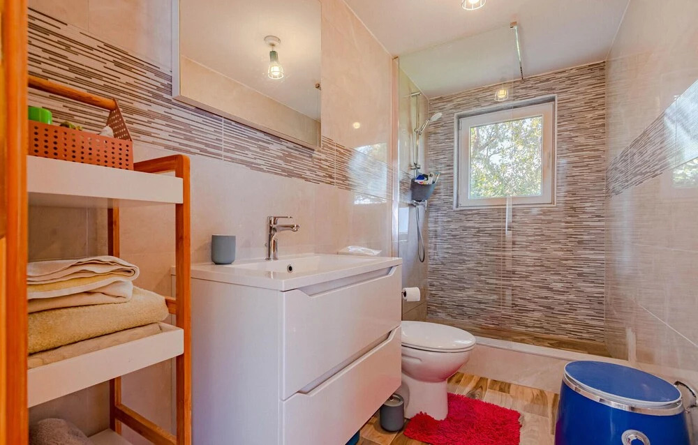 Beautiful Home in Smokvica With 4 Bedrooms and Internet