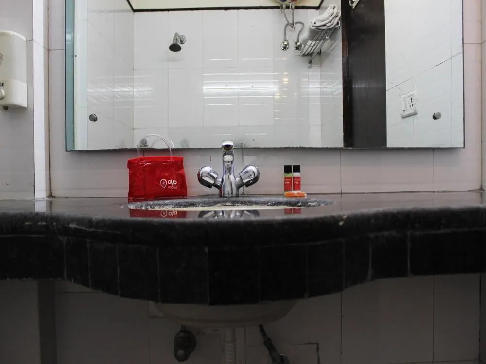 Oyo 2373 Hotel D Inn