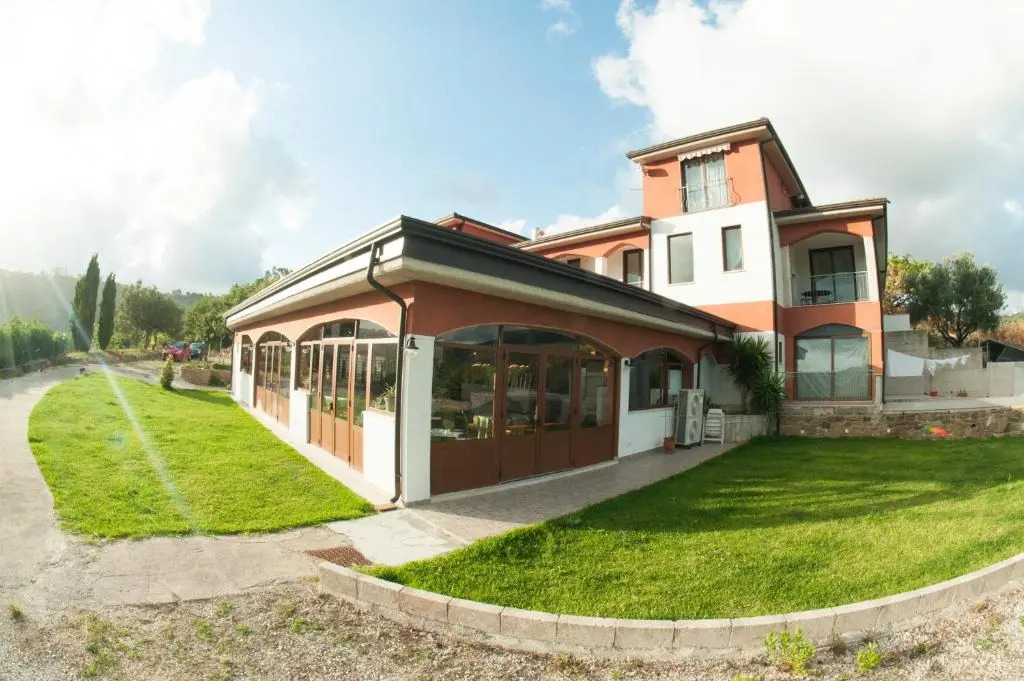 LEremo Country House