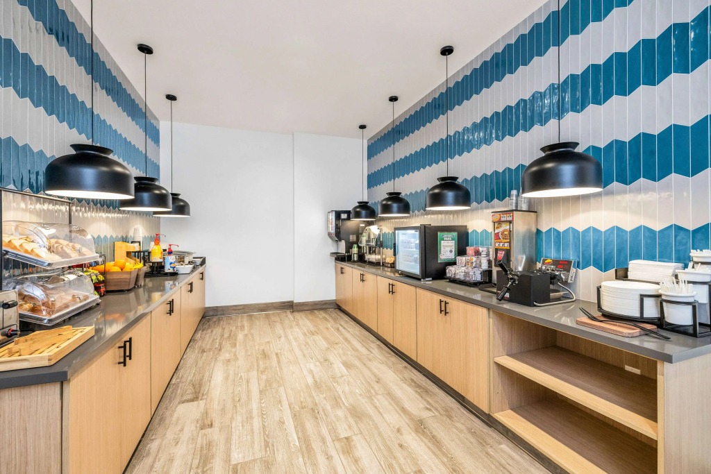 La Quinta Inn & Suites by Wyndham San Jose Airport-Downtown