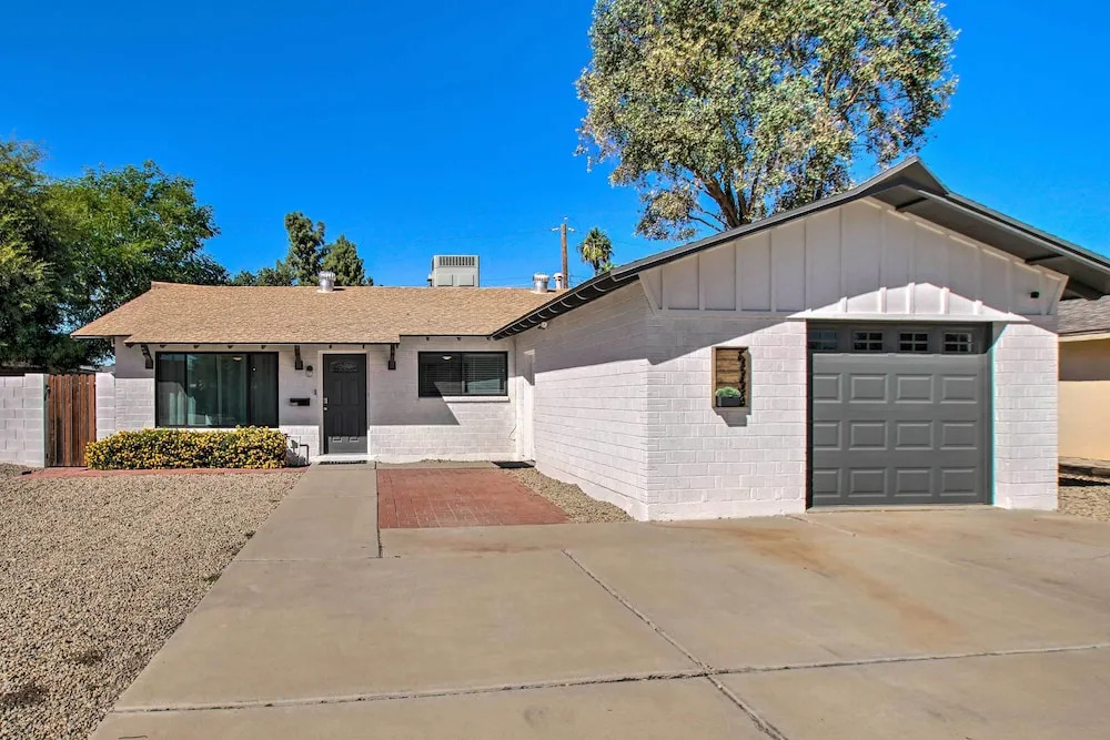 Stylish Scottsdale Oasis Close to Old Town!