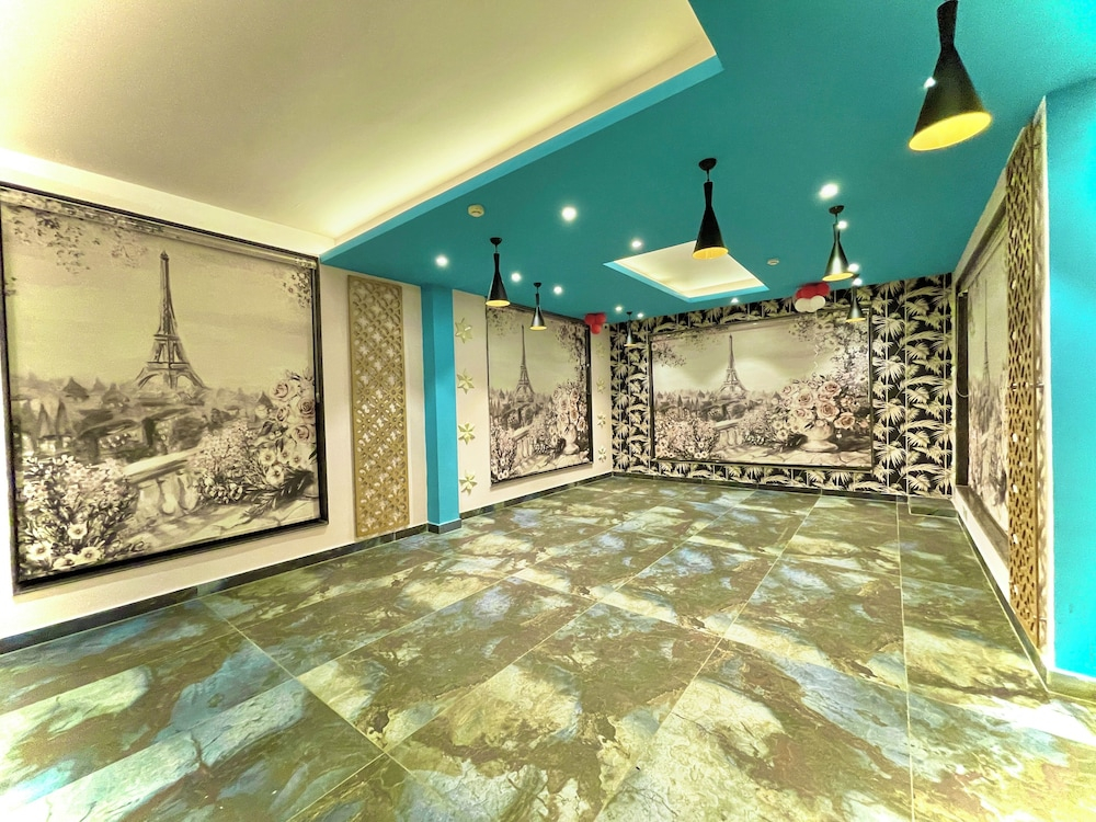 Hotel KUBER PALACE - Sea beach & Temple