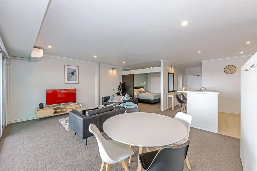 QV Elegant Modern Apt with Waterview 982