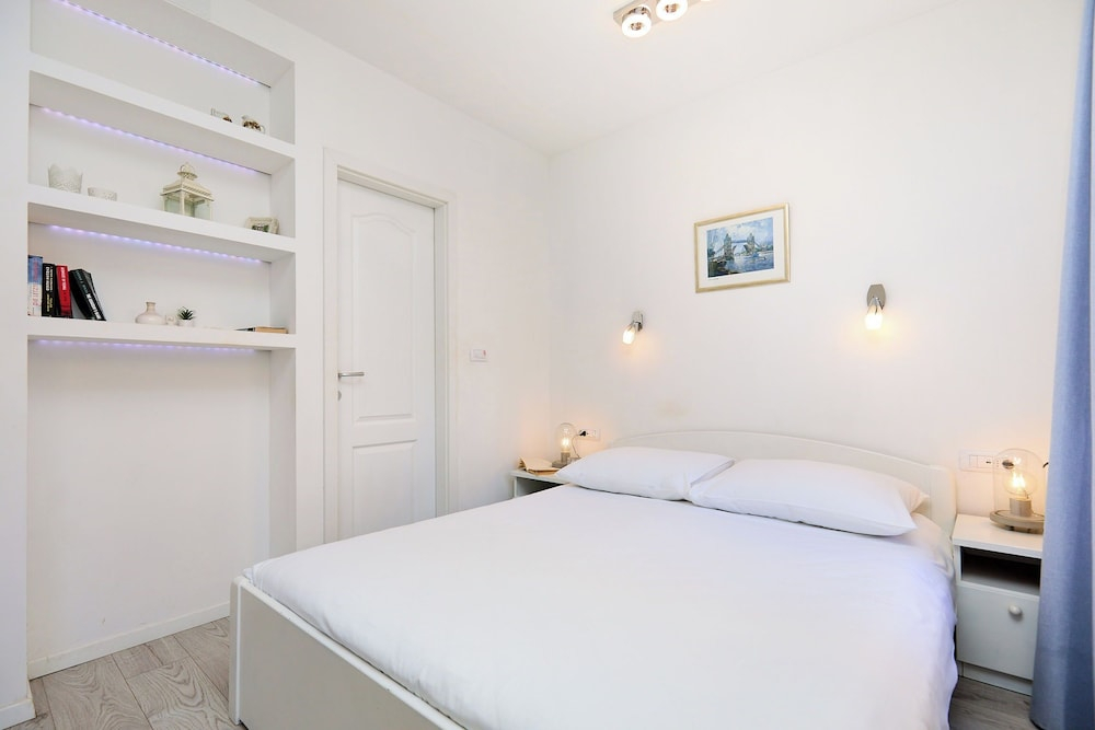 Sophie 1 - Old Town Heritage Suite