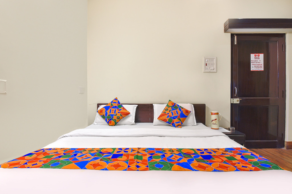 Collection O 2228 Hotel Royal Icon