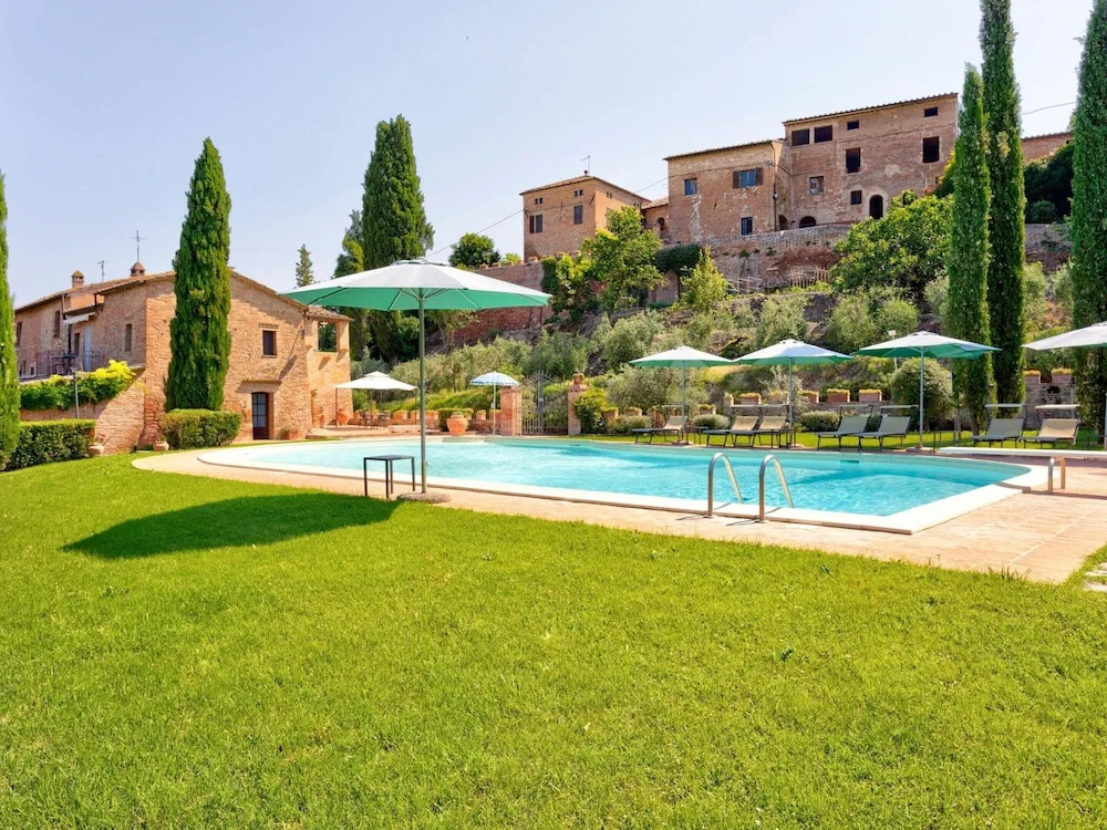 Attractive Farmhouse in Montalcino with Terrace