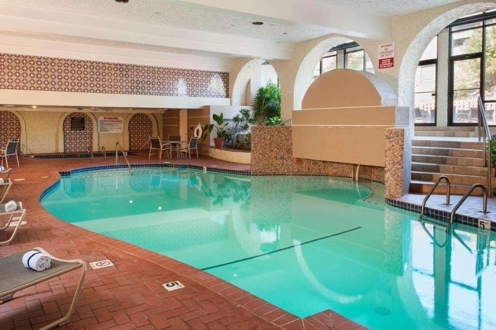 Aksarben Suites, A Trademark Collection Hotel