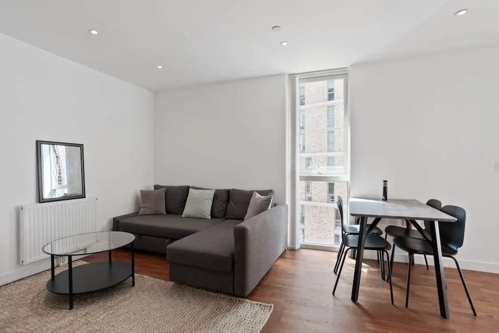 Stunning 1-bed apt W/roof Terrace in Canning Town