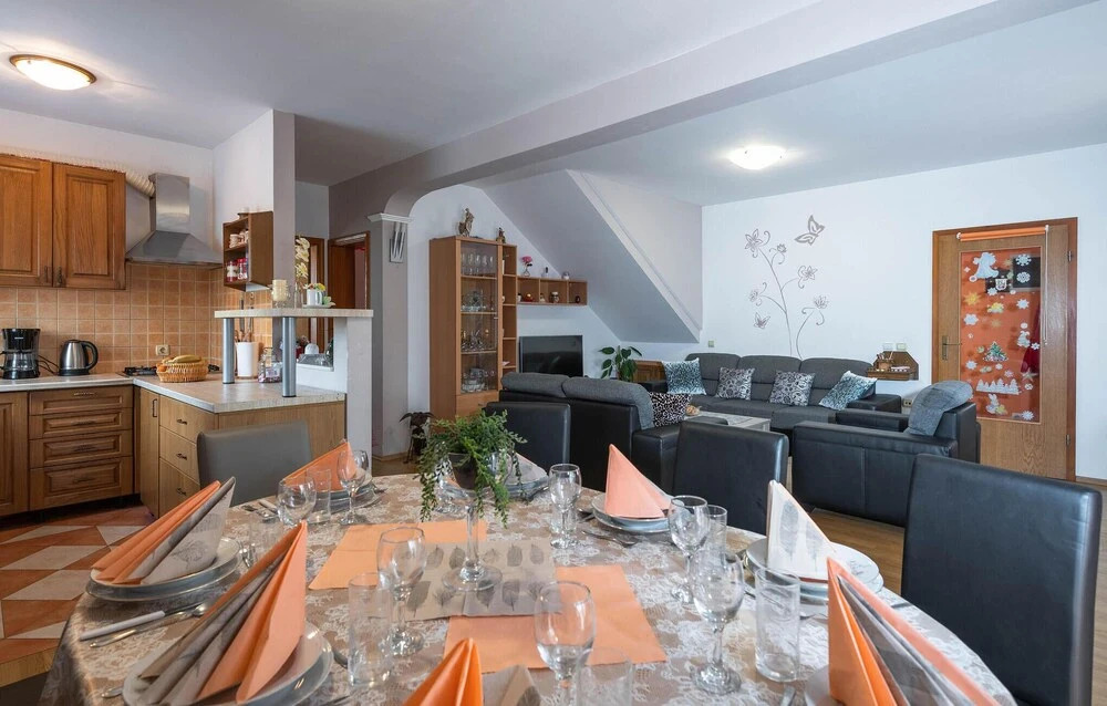 Stunning Home In Marcana