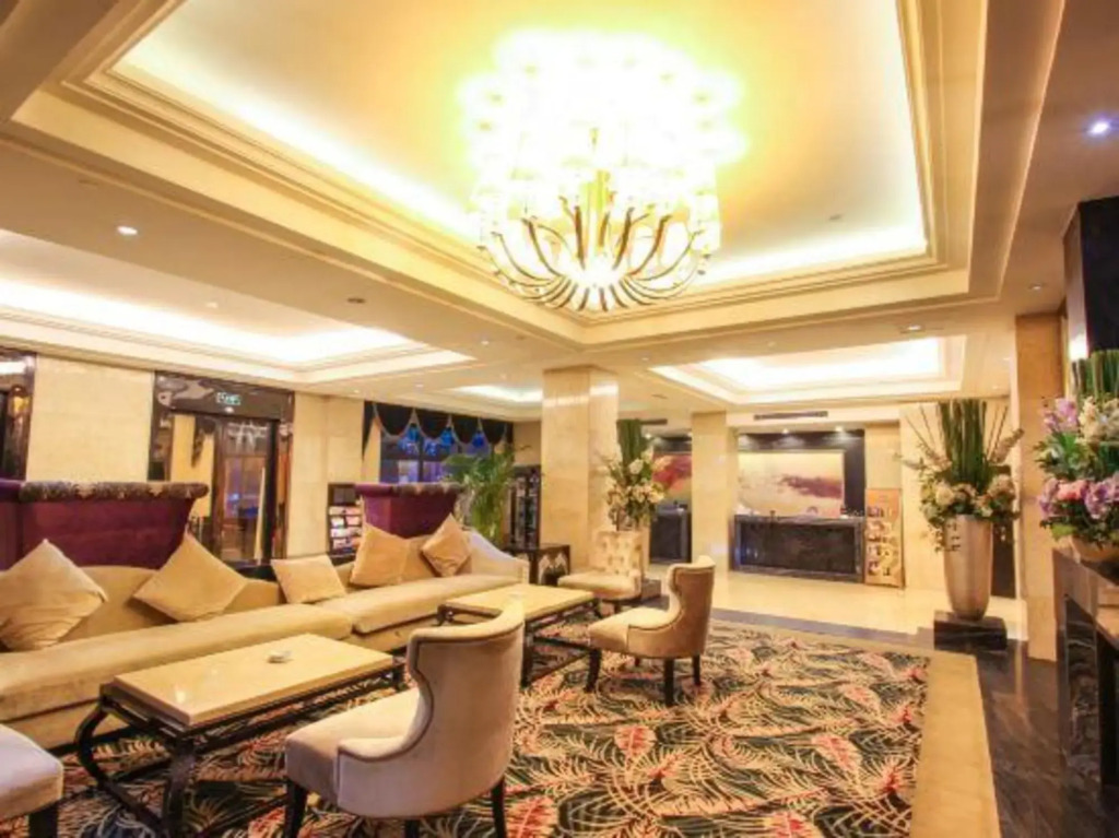 Yinghao Elite Hotel (Chongqing High-tech Development Zone Chenjiaping Subway Station)