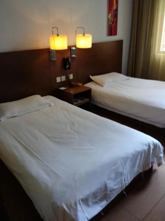 Zhangjiagang Newstay Vogue Hotel