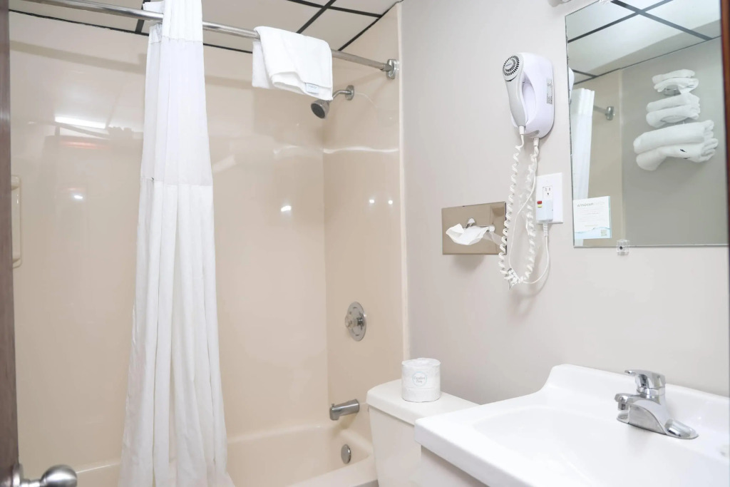 Days Inn by Wyndham Pittsburgh