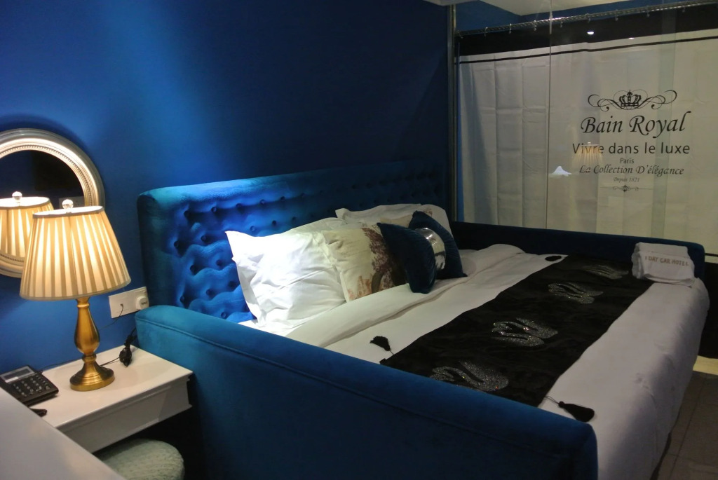 1 Day Car Hotel Station 18