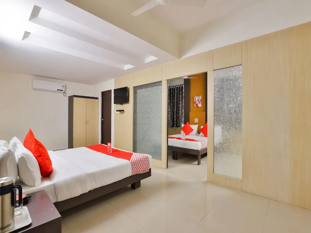 HOTEl MAPLE LEAF