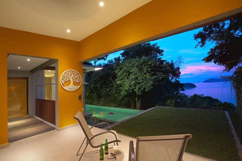 Ambong Pool Villas - Private Pool