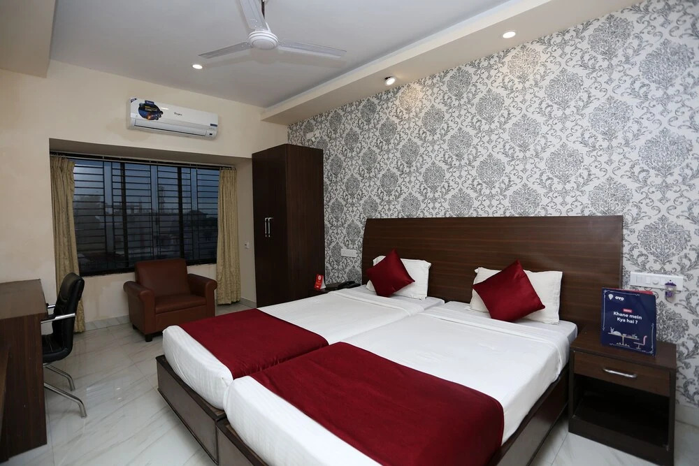 Capital O 9010 Hotel Railview