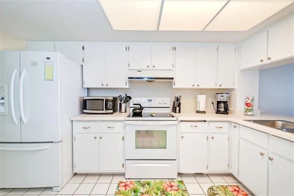 Sea Oats 215 2 Bedroom Home by RedAwning