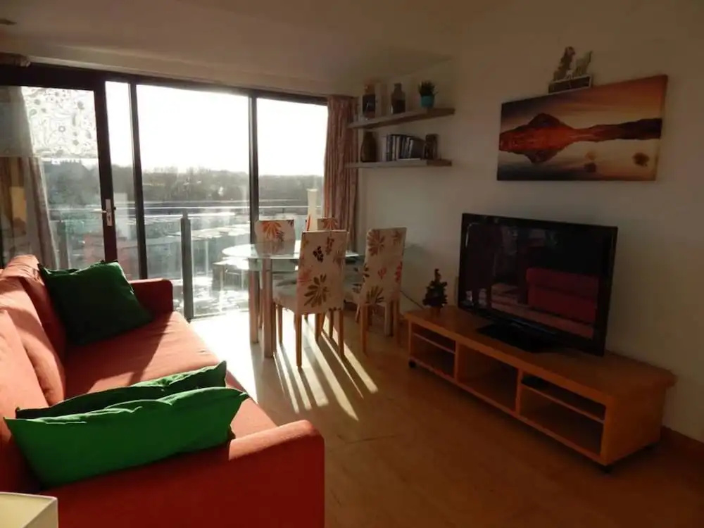 Riverside 1 Bedroom Central Flat
