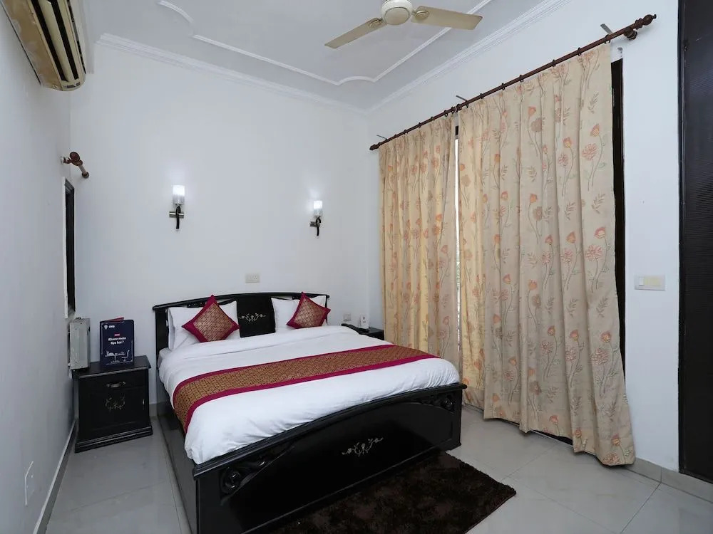 OYO 15130 Cape Jasmine Regency