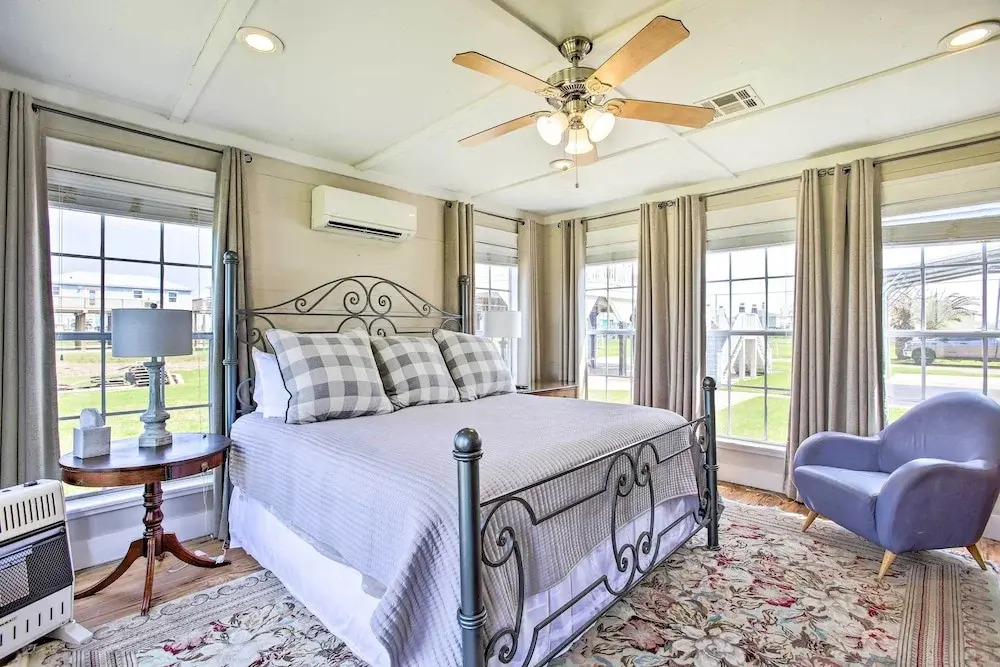 Pet-friendly Surfside Beach Home w/ Deck & Grill