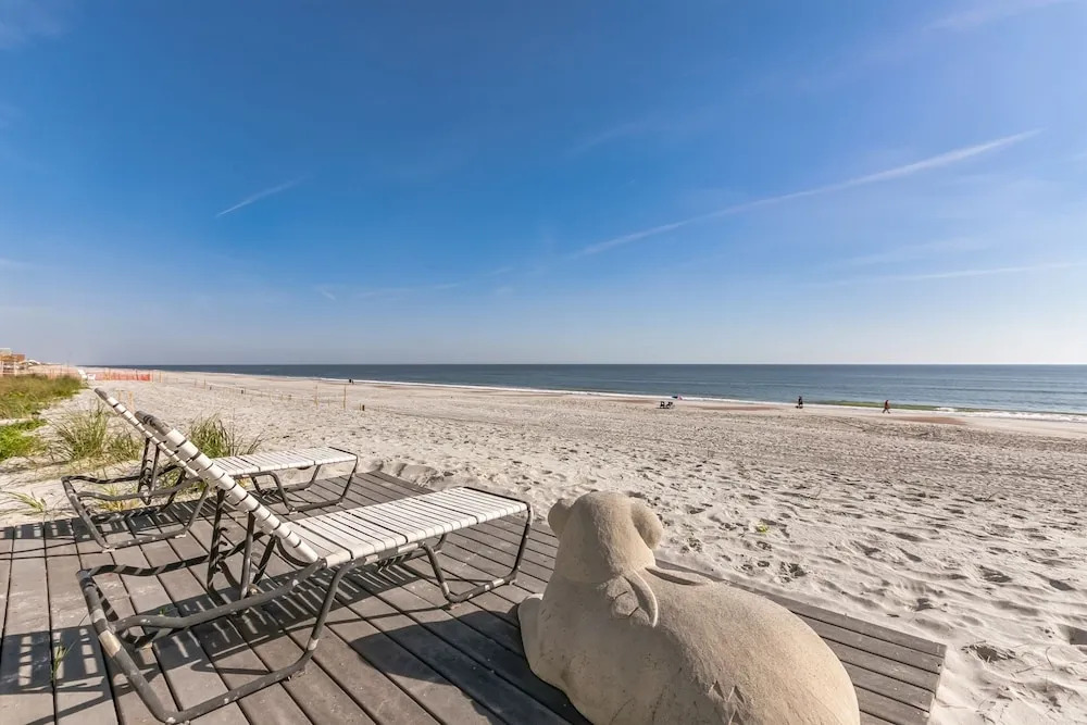 Breathtaking Beach Front House 3 Bedroom Home by RedAwning