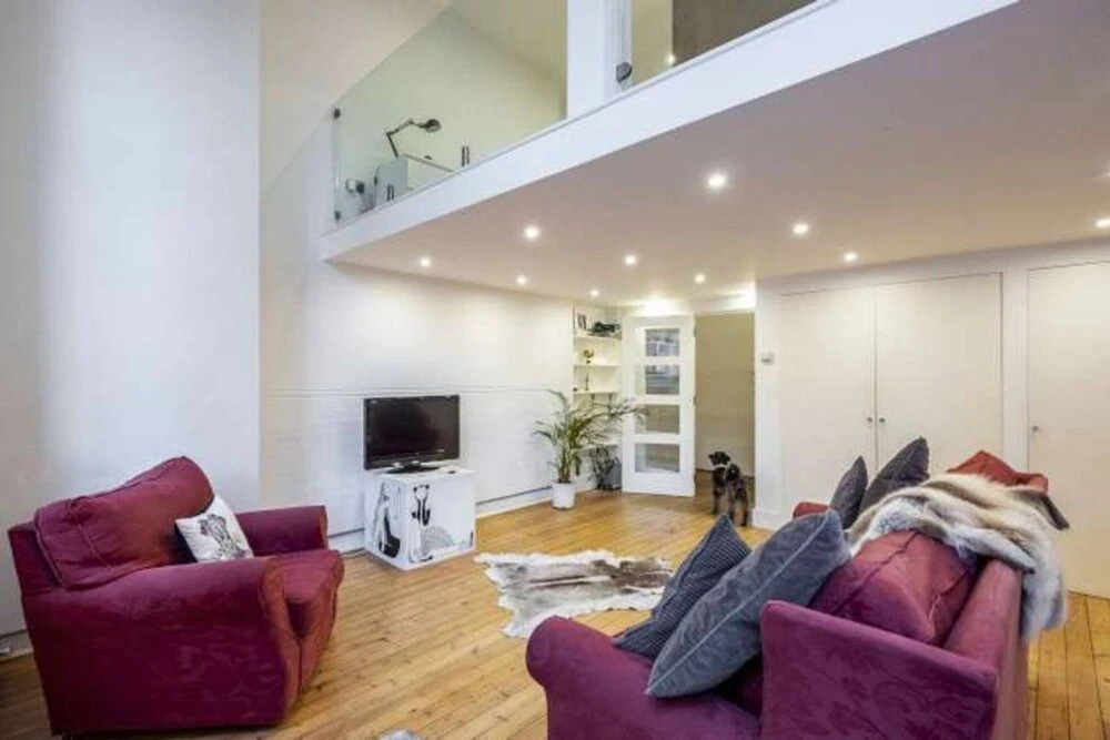 Stylish Loft-style Apartment Close to Overground