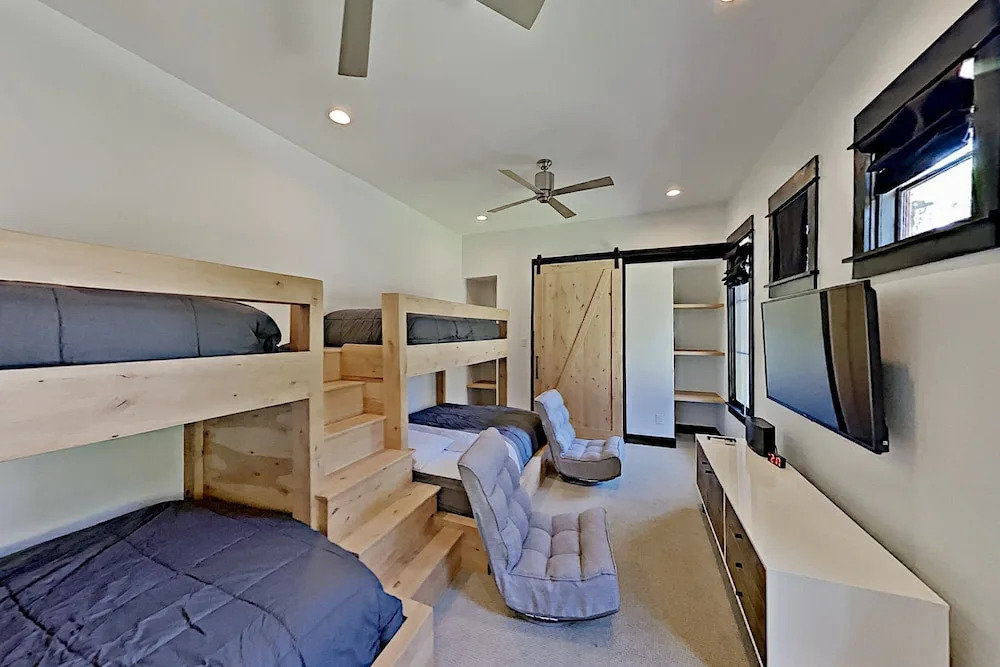 Gorgeous Resort At The Reserve At Lake Travis 4 Bedroom Home