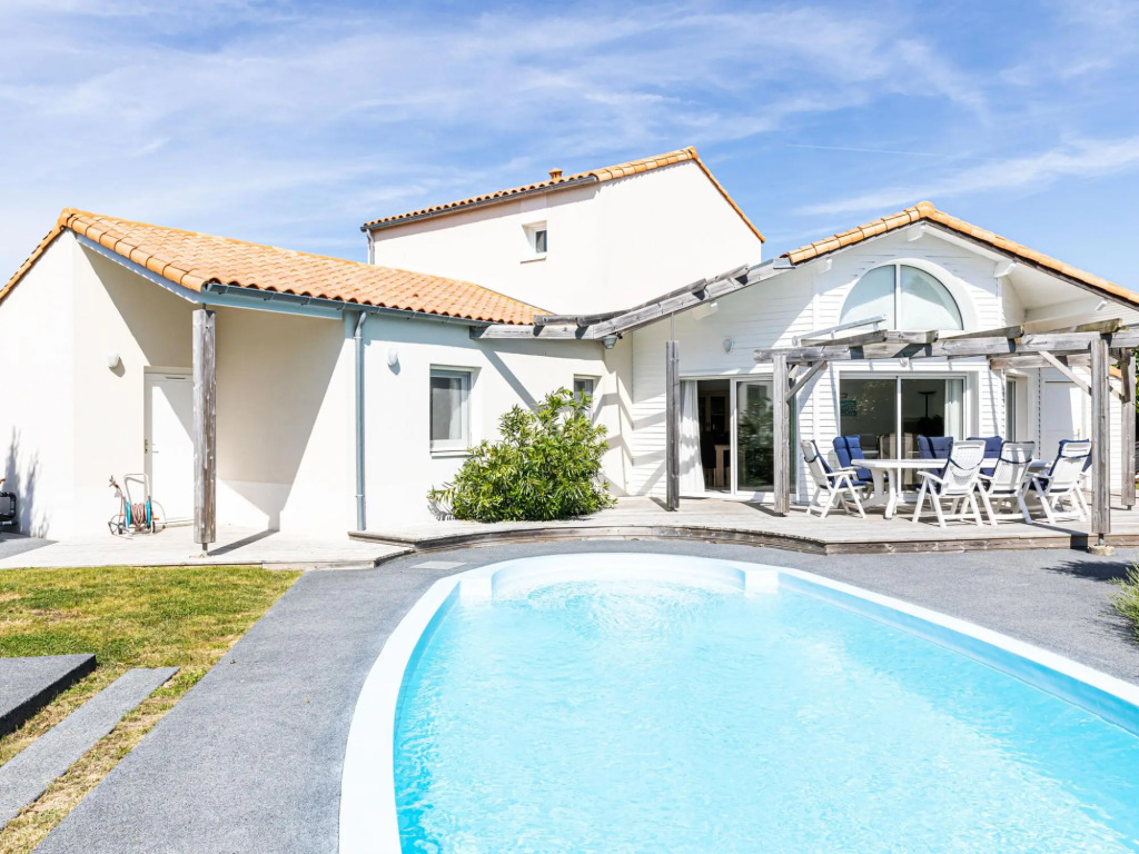 Villa in France With Private Pool & Garden