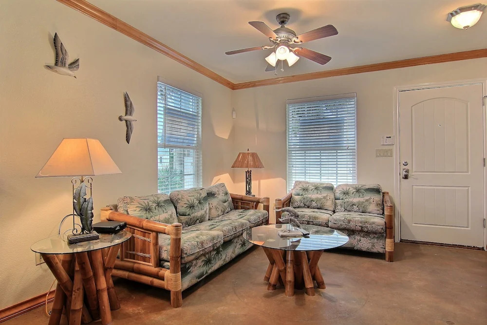 Maria's Beach Getaway Gsc1 4 Bedrooms 3 Bathrooms Condo
