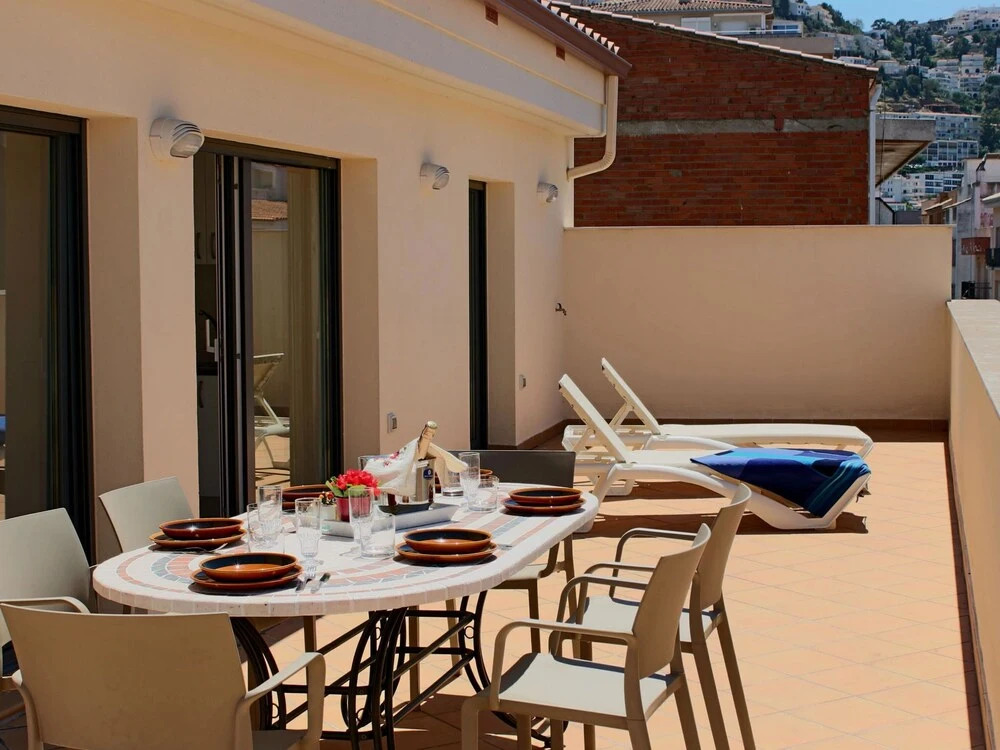 Modern Apartment in Roses Near Beach