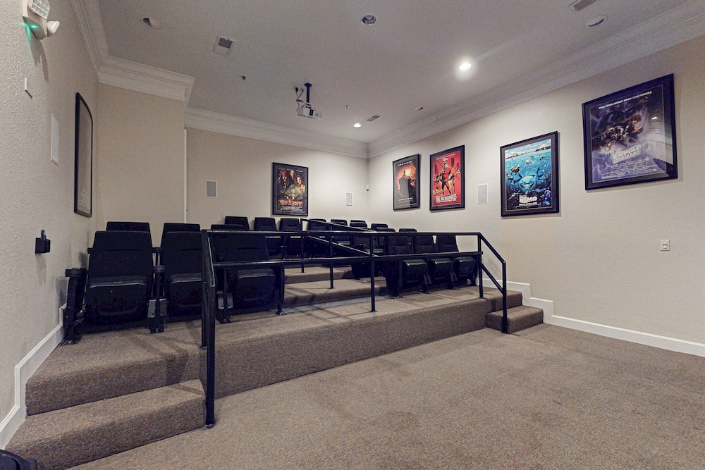 Fantastic Lake-view Condo With Pool, hot Tub, Balcony, AC & Kitchen -near Disney