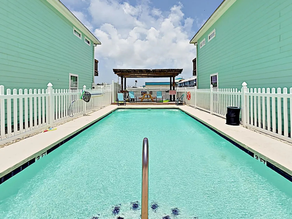 Shorely Our Paradise - 4 Br Townhouse