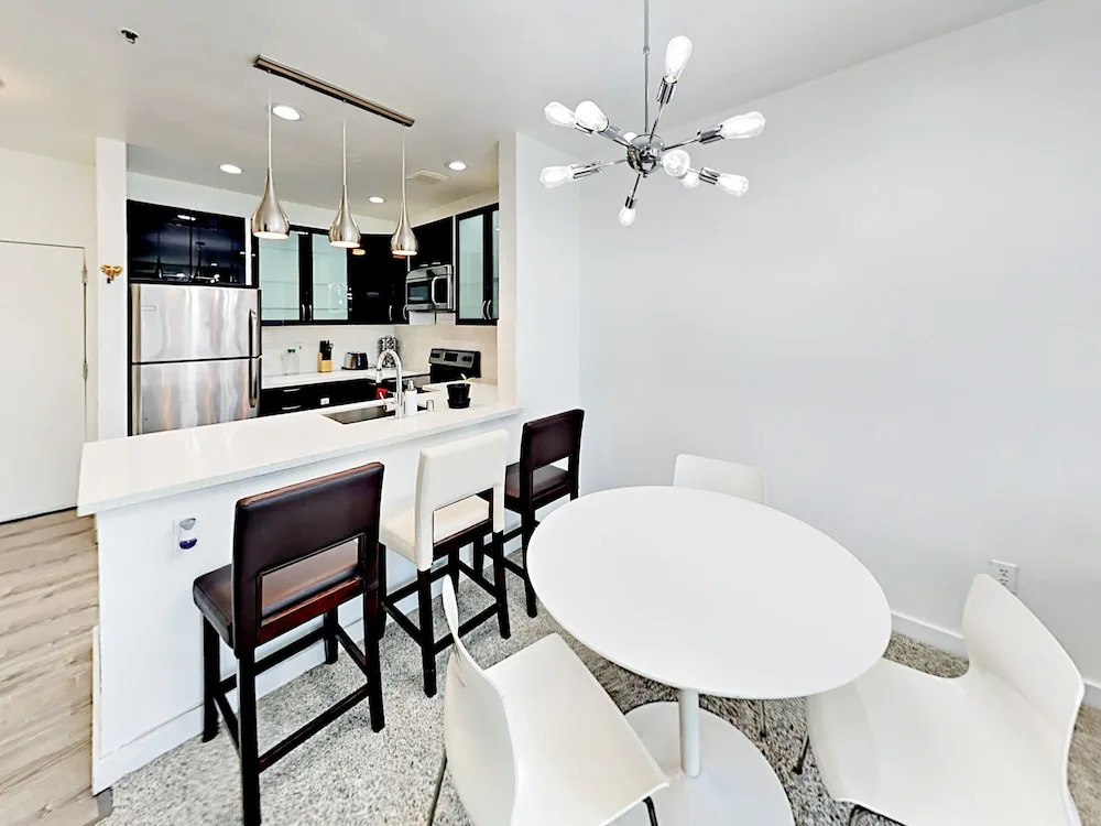 Modern 1br W/ Pool, Spa & Rooftop Deck 1 Bedroom Condo