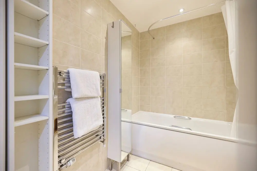 The Queensland Sanctuary - Trendy 2bdr Flat With Terrace