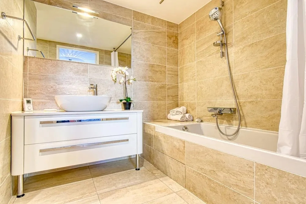 Nice Apartment With Private Garden, Pool & Parking