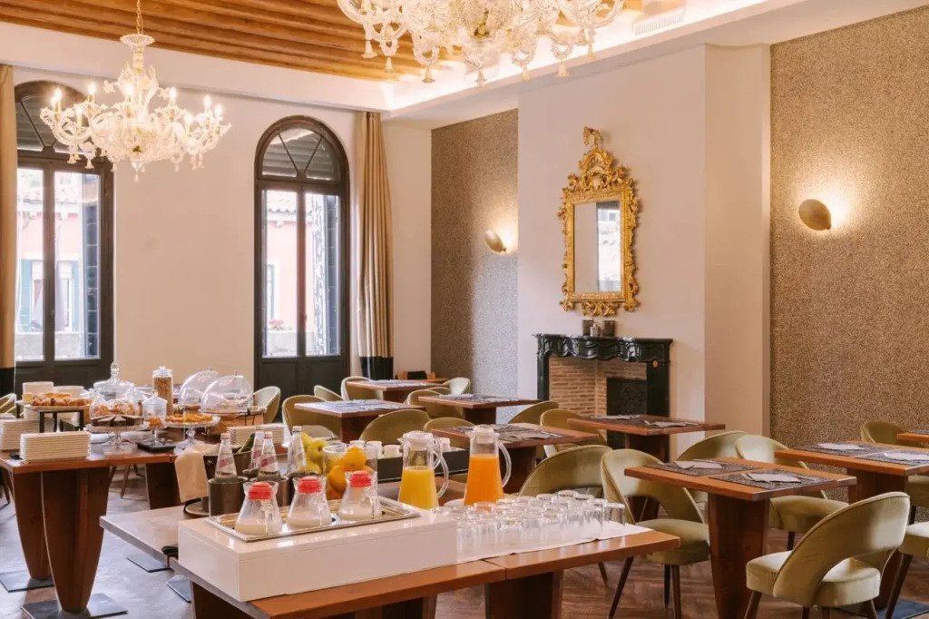 Отель IH Hotels Venezia Salute Palace