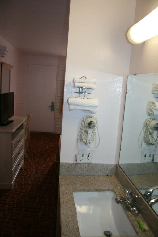 Royal Crest Motel