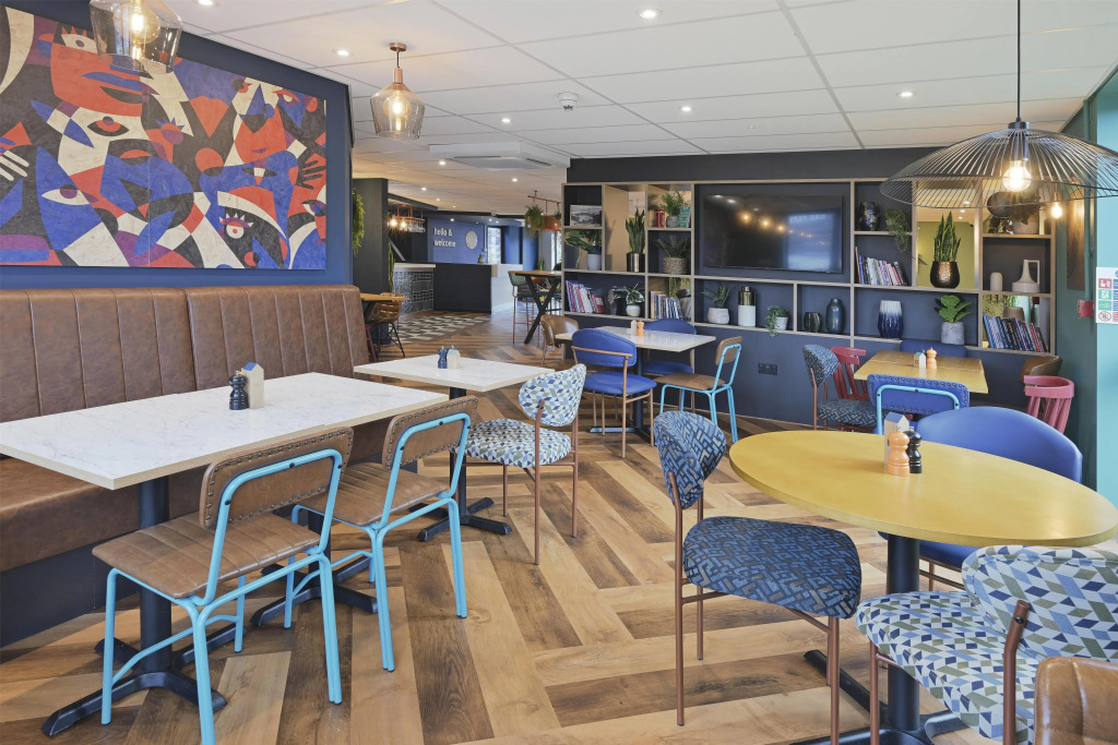 Отель Travelodge Liverpool Central Queens Dock and Arena