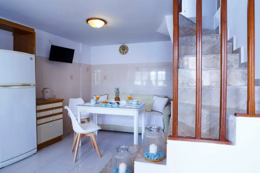 Villa Skiadeni - Sea front house