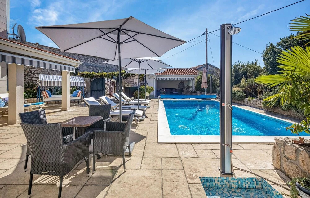 Nice Apartment in Novi Vinodolski With 1 Bedrooms, Wifi and Outdoor Swimming Pool