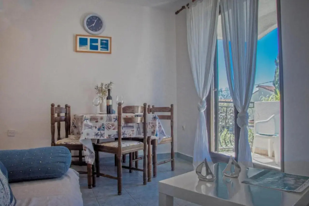 Three-Bedroom Apartment Jadranovo with an Outdoor Swimming Pool 08