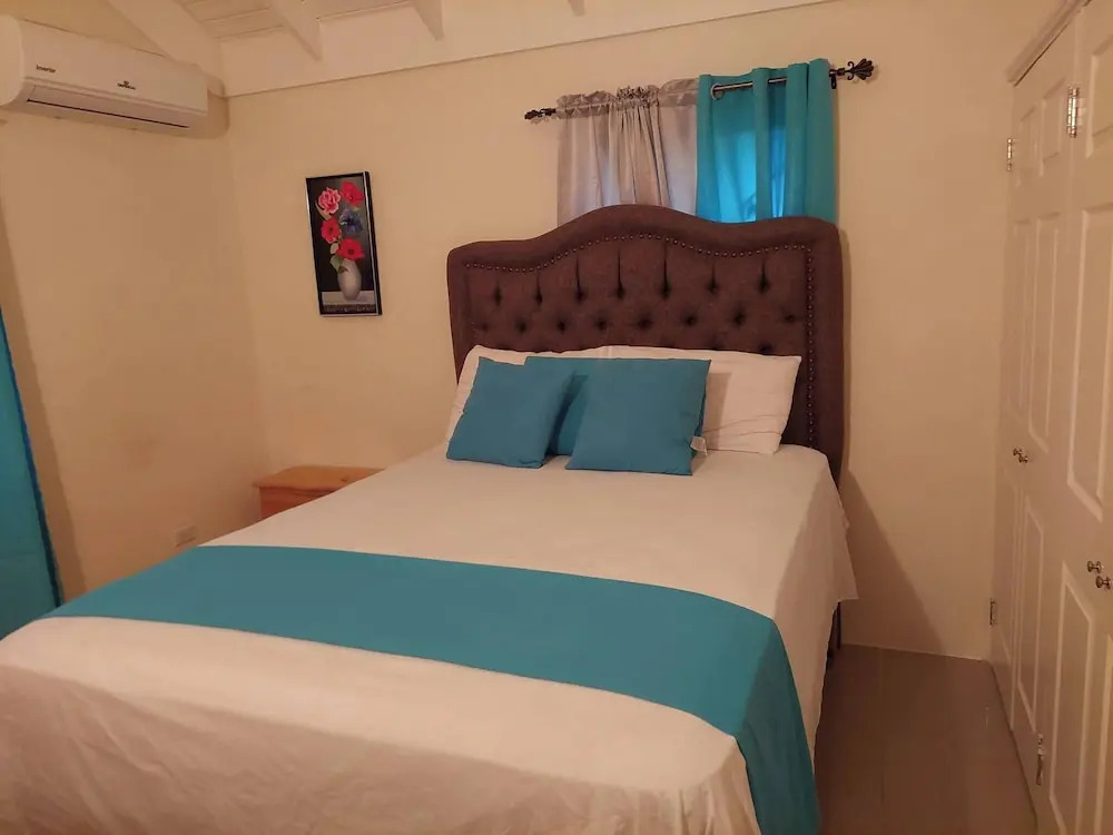 Luxurious 3-bedroom House in Ocho Rios With Private Entrance