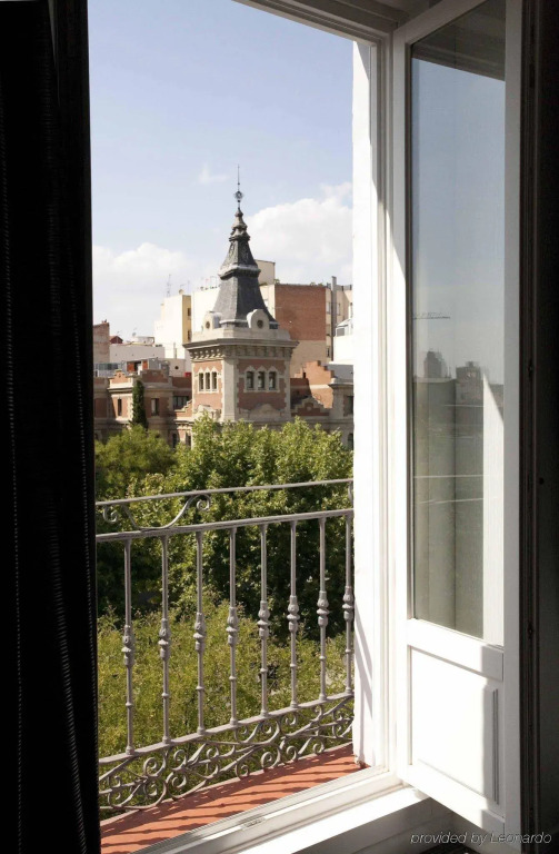Отель Petit Palace Santa Barbara