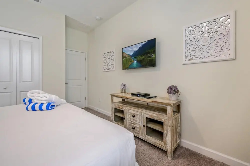 Luxury Storey Lake Retreat - Spacious Disney-near