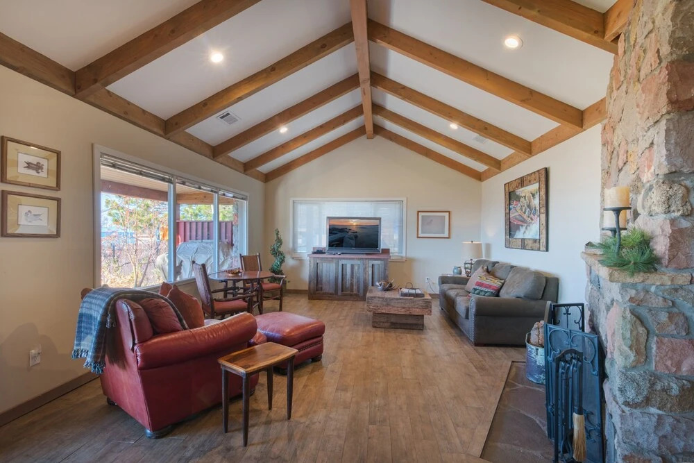 Lakefront Home, Private Hot Tub,marina..