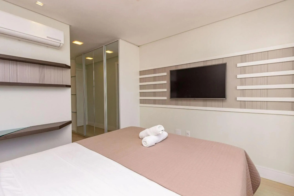 Boulevard Bombinhas 215-C - Sofisticado Apto 3 dorms 6 pessoas Condomínio de Luxo com Piscina Climatizada