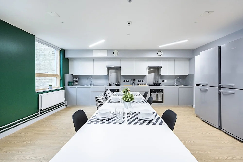 Magnificent Rooms Studios & Apartments